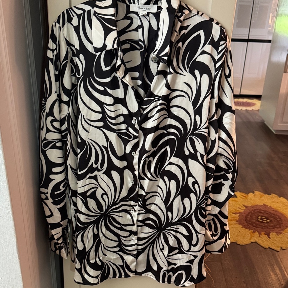 Black & White Floral-Print Button Down Shirt